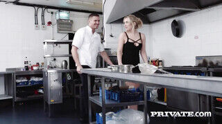 Private - Karlie Simon és a perverz séf