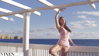 VIXEN - Clea Gaultier a francia fiatal