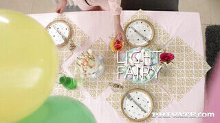 Hanna Ray és Light Fairy édeshármasban basznak