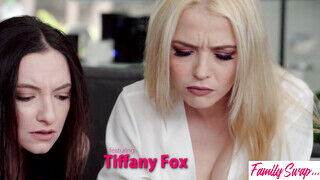 Tiffany Fox a cafka tini milf gruppen baszik