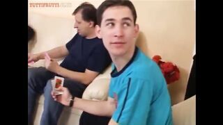 Zsuzsit a dzsipó zsenge pipit partiba nyomják