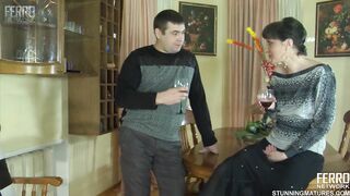 Orosz anyuci a nevelt fiával kufircol