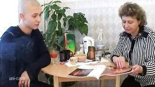Magányos házaspár és a fiatal fickó