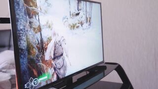 Gamer nőci konzolozás helyett farkat kap