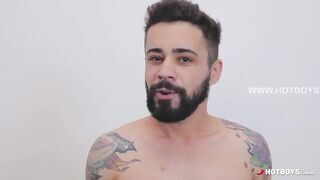 Latin Amerikai férfit kúrják a hatalmas farkú barna pasik
