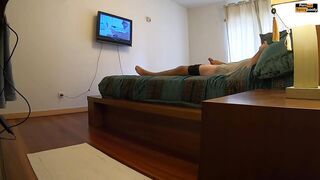 Fiatal barinő veri a faszát a pasijának