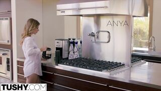 Anya Olsen a tökéletes kéjnő barinő