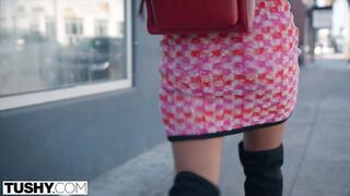 Zoe Bloom élvezi ha fenékbe kufircolják