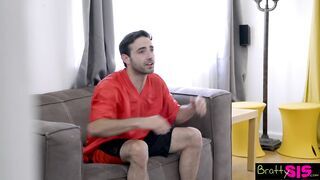 A csábos fiatal gádzsi tv nézés helyzett szopna