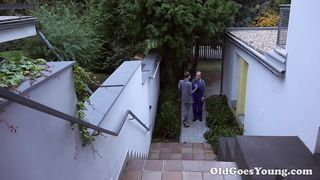 Fater lerendezi a zsenge lányt