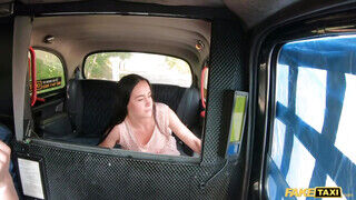 Fake Taxi - Tini szuka közösül a taxiban