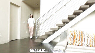 Anal4K - Luna Mills a latin amerikai csöcsös lány