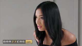 Brazzers - Avery Black idősebb fickó cerkáján lovagol