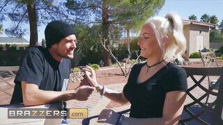 Brazzers - Danielle Derek az óriás cickós anyuci