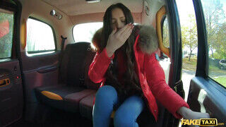 Fake Taxi - Isabella De Laa biztonságos porno híve