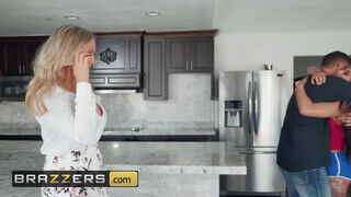 Brazzers - Julia Ann és Gina Valentina leszbikus pornója