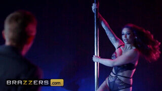 Brazzers - Monique Alexander a vadító sztripper