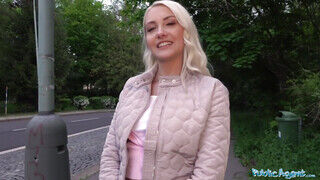 Public Agent - Helena Moeller a cseh turista nőci