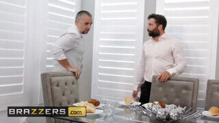 Brazzers - Audrey Bitoni a férje haverjával kamatyol