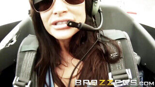 BRAZZERS - Az óriás keblű Lisa Ann lovagol
