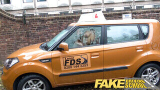 Fake Driving School - Zsenge csajszika az oktatóval kúr