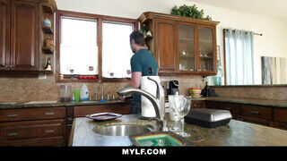 Mylf - Cali Lee a bombázó latina milf