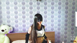 Hatalmas csöcsű cosplayes gádzsi maszturbál