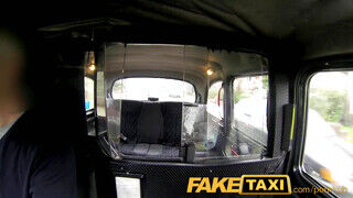FakeTaxi - Jaye Rose a méretes didkós fiatal