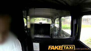 FakeTaxi - gigászi cickós milf szexelése