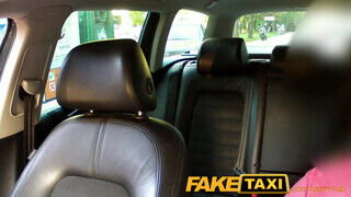 FakeTaxi - román roma nőci bírja a kiképzést