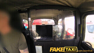 FakeTaxi - dögös nővérke kettyinteni akar
