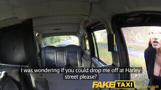 FakeTaxi - termetes csöcsű Milf szétbaszatja magát a Taxiban