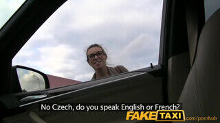 FakeTaxi - francia túrista megdugva a híd alatt