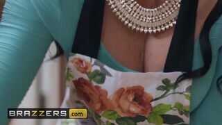 Brazzers - Kendra Lust a pizzafutárral baszik
