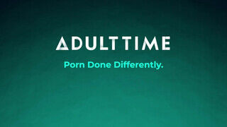 ADULT TIME - nagy cickós világos szőke gigászi kannás barnával ollózik és kefél