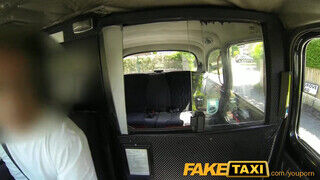 FakeTaxi házas csaj extra hímtagot akar