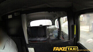 FakeTaxi csoportszex négy személlyel