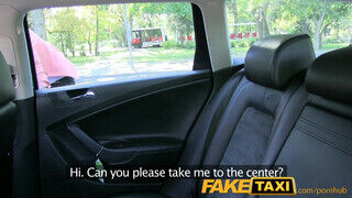 FakeTaxi picike lány gyors menete