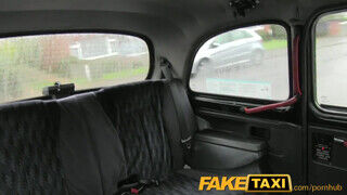 FakeTaxi hatalmas mellek és szopós száj