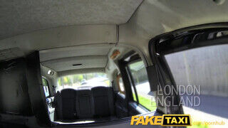 FakeTaxi - kopasz fekete szuka gigászi valaga megkúrelva