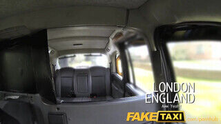 FakeTaxi - begerjedt úrnő termetes hímtagot akar