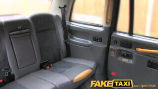FakeTaxi - kanos Milf keményen kedveli