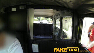 FakeTaxi még a seggnyalást is bevállalja a gádzsi