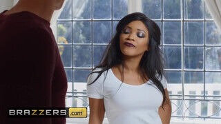 Brazzers - Kiki Minaj élvezi a méretes méretet
