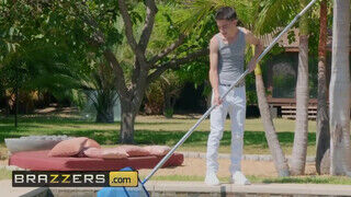 Brazzers - Lisa Ann és a fiatal medencés fiú