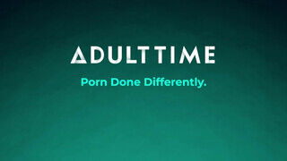 ADULT TIME - Chloe Sky életének legelső lesbi jelenete