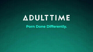 ADULT TIME - Lena Paul gigászi csöcseivel masszíroz