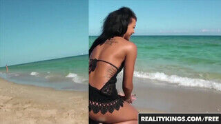 Reality Kings - Harley Dean a vonzó latina pipi