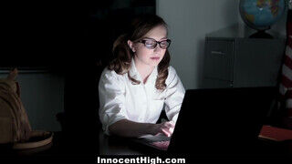InnocentHigh - Gracie May Green punciját a professzor úr döngeti