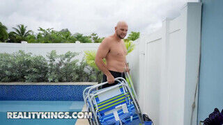 Reality Kings – Yum Thee Boss a termetes kannás barna milf